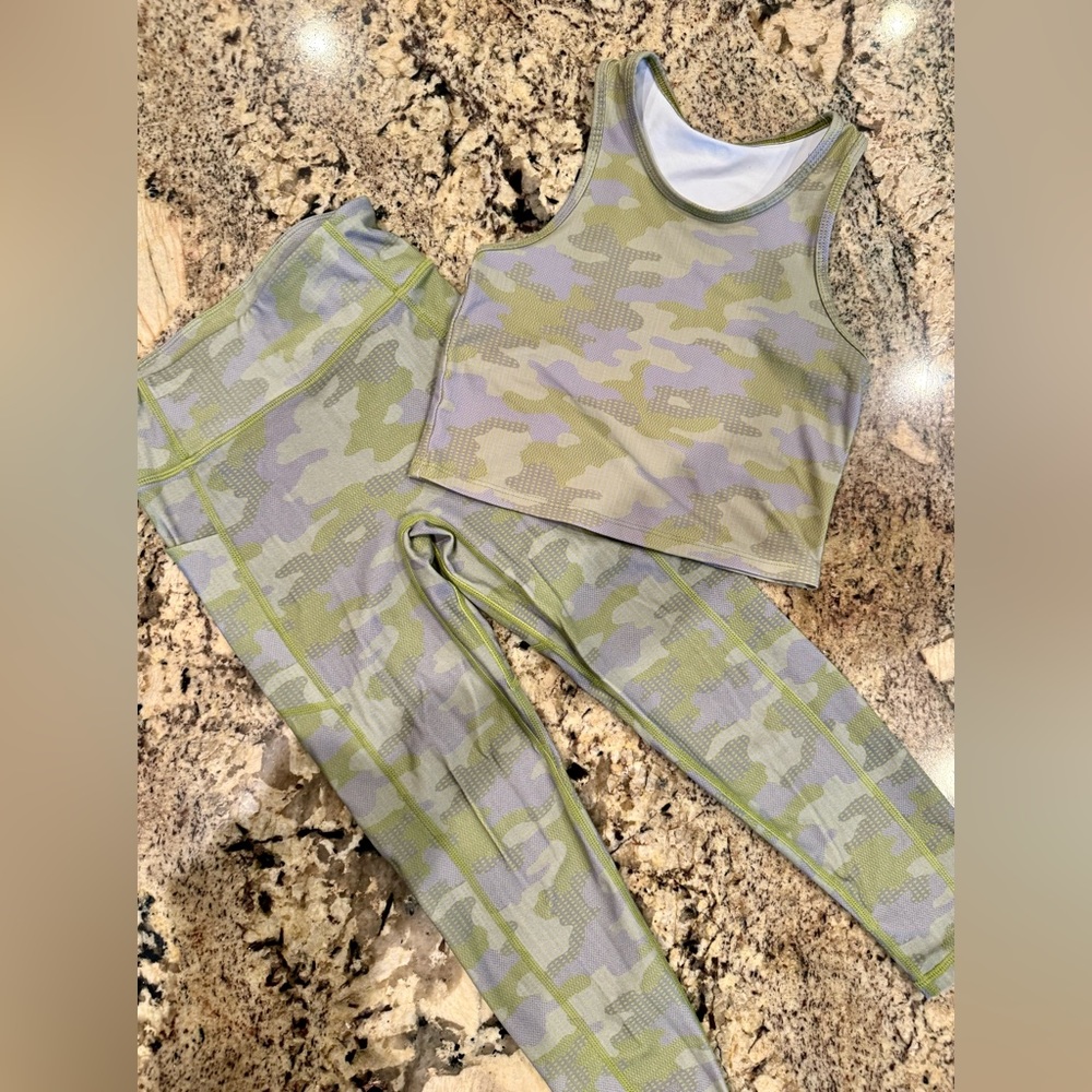 Girls, motion 365 Fabletics camo two-piece workout set size 10-12